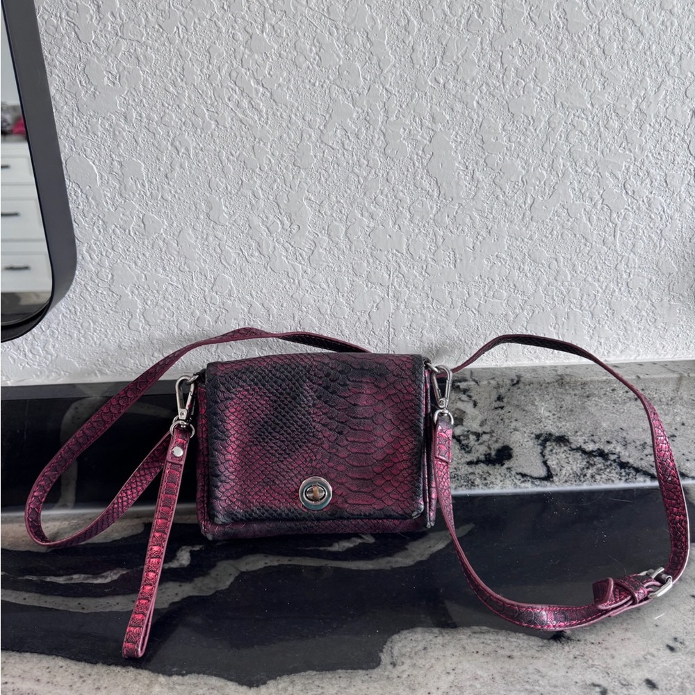 Elegant Burgundy Snake Print Crossbody Bag